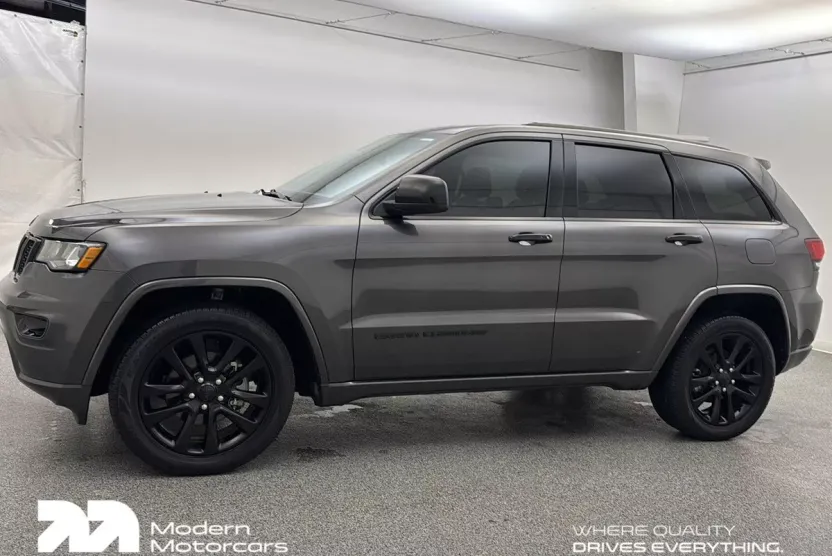 2019 Jeep Grand Cherokee Laredo photo 1