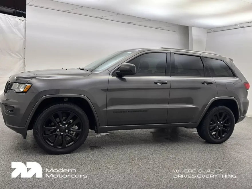2019 Jeep Grand Cherokee Laredo photo 1