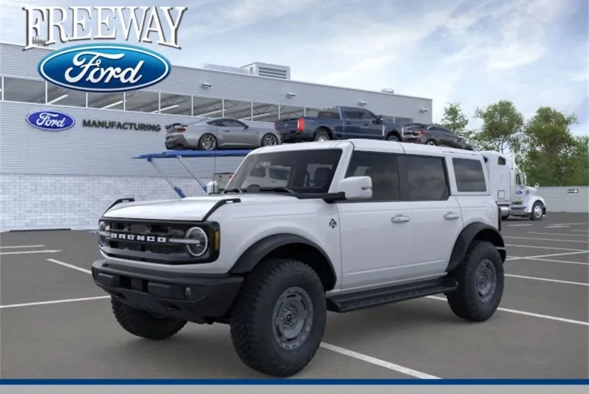 2025 Ford Bronco Outer Banks photo 1