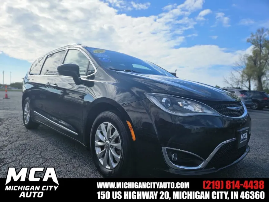 2018 Chrysler Pacifica Touring L photo 1