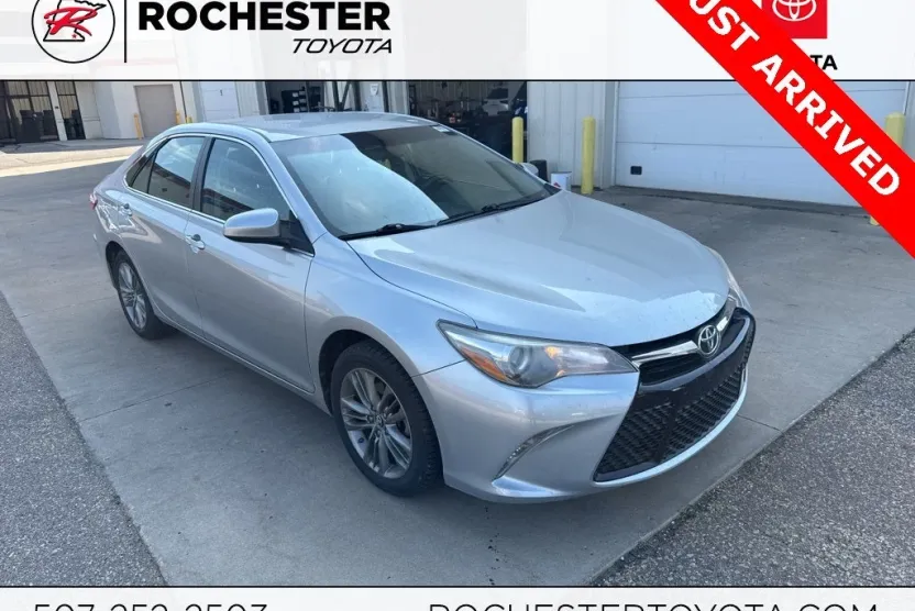 2017 Toyota Camry SE photo 1