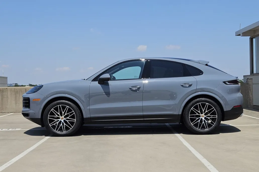 2025 Porsche Cayenne Coupe photo 1