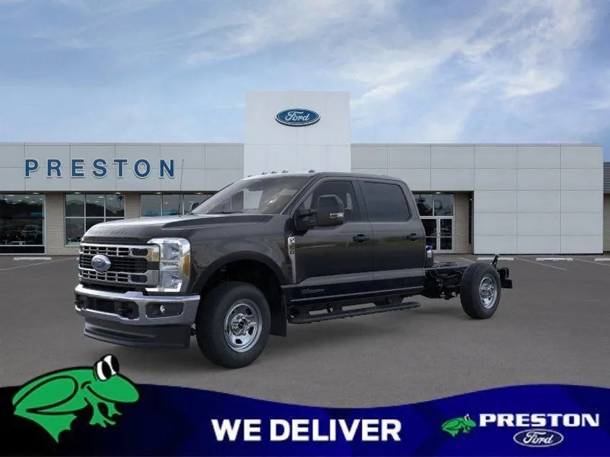 2025 Ford F-350 XL photo 1