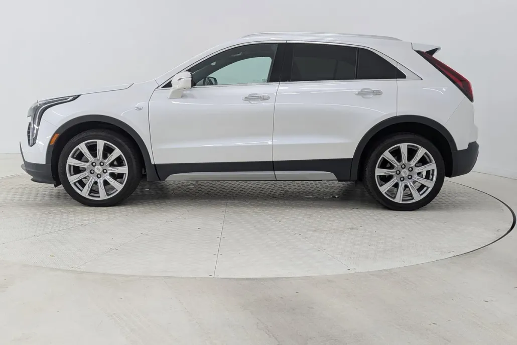 2022 Cadillac XT4 Premium Luxury photo 1