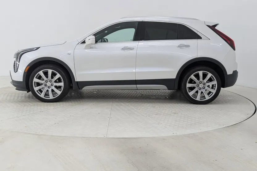 2022 Cadillac XT4 Premium Luxury photo 1