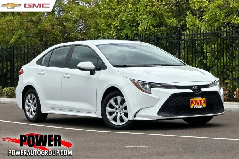 2021 Toyota Corolla LE photo 1