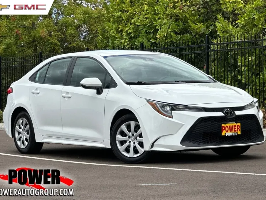2021 Toyota Corolla LE photo 1
