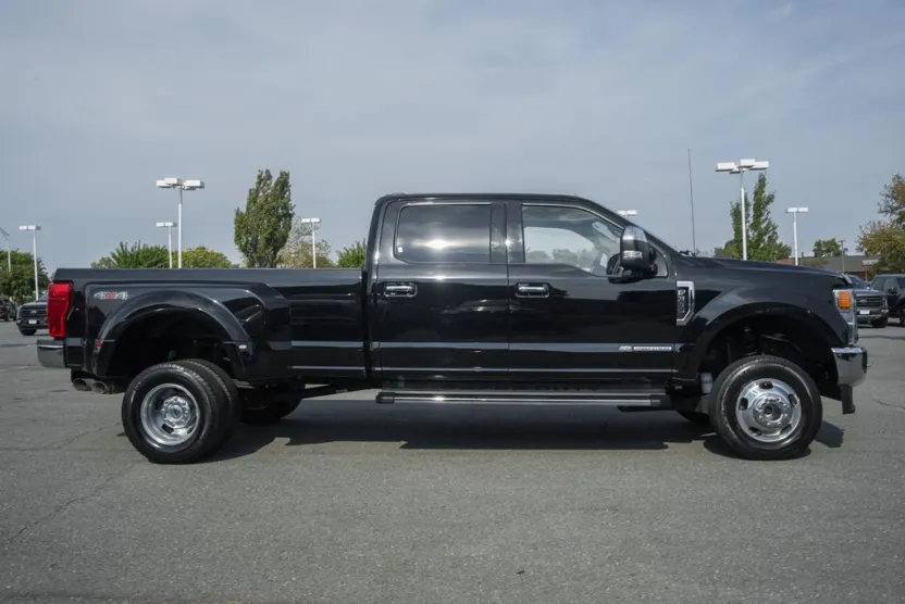 2021 Ford F-350 Lariat photo 1