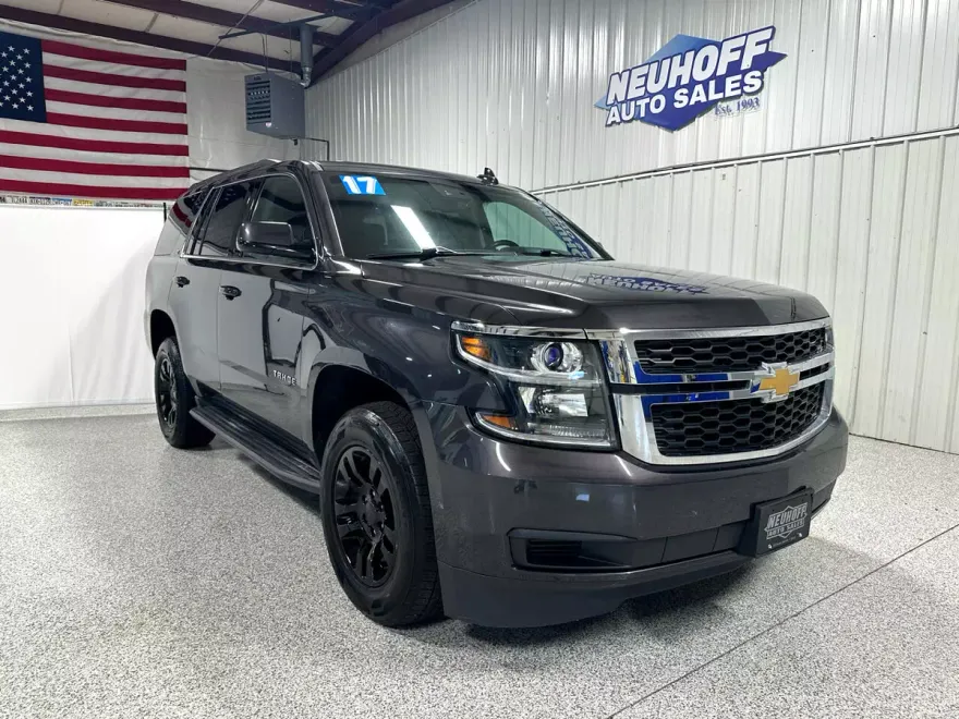 2017 Chevrolet Tahoe LT photo 1