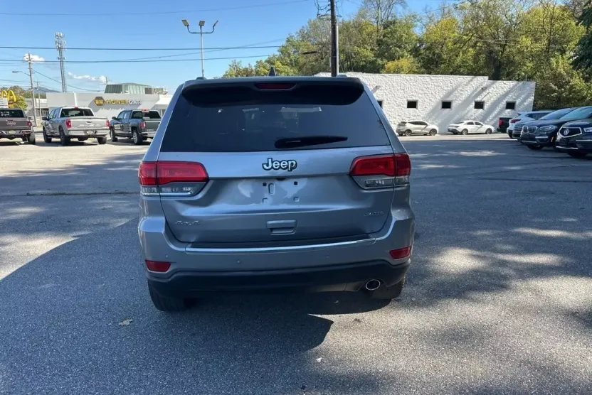2017 Jeep Grand Cherokee Limited photo 1