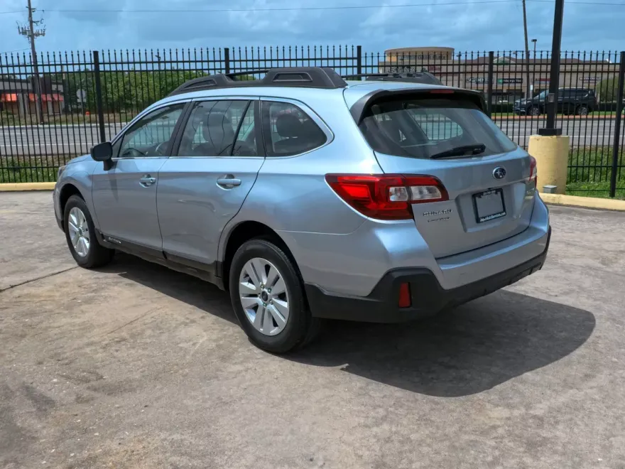 2019 Subaru Outback 2.5i photo 1