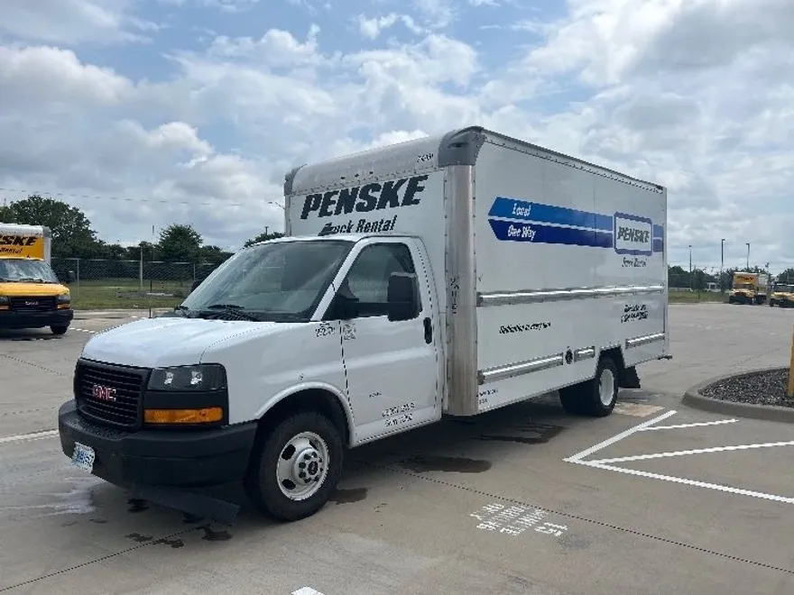 2022 Gmc Savana 3500 Cutaway photo 1