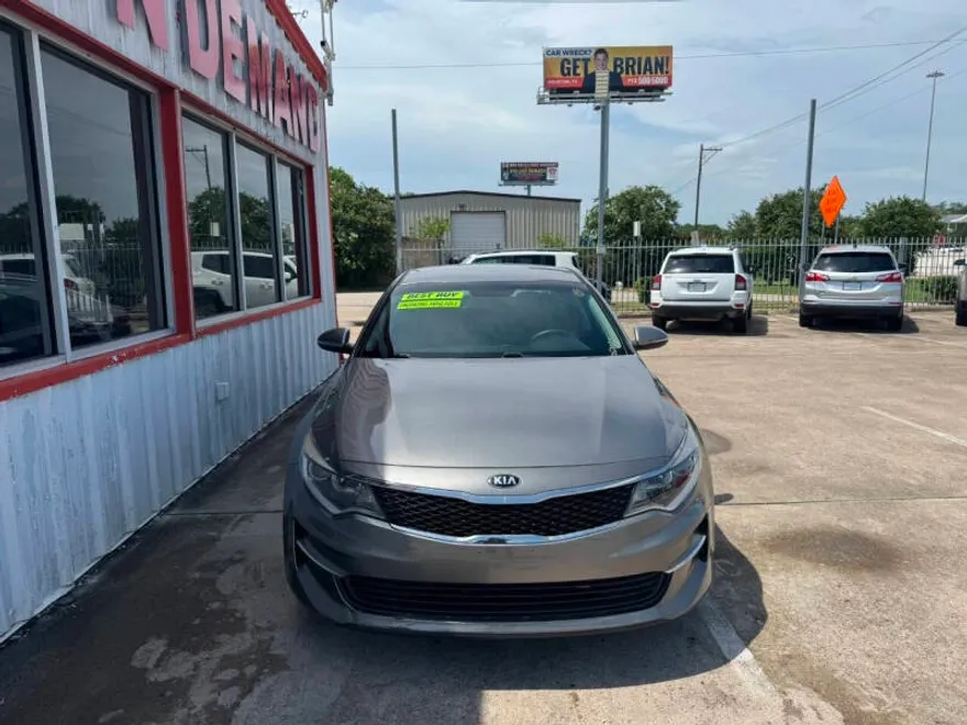 2016 Kia Optima LX photo 1