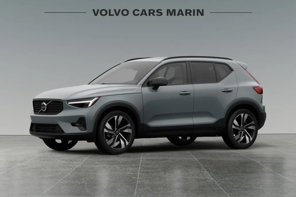 2026 Volvo XC40 AWD photo 1