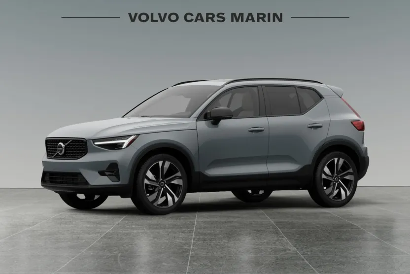 2026 Volvo XC40 AWD photo 1