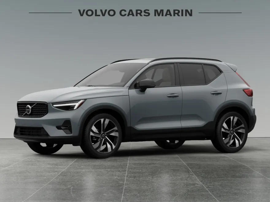 2026 Volvo XC40 AWD photo 1