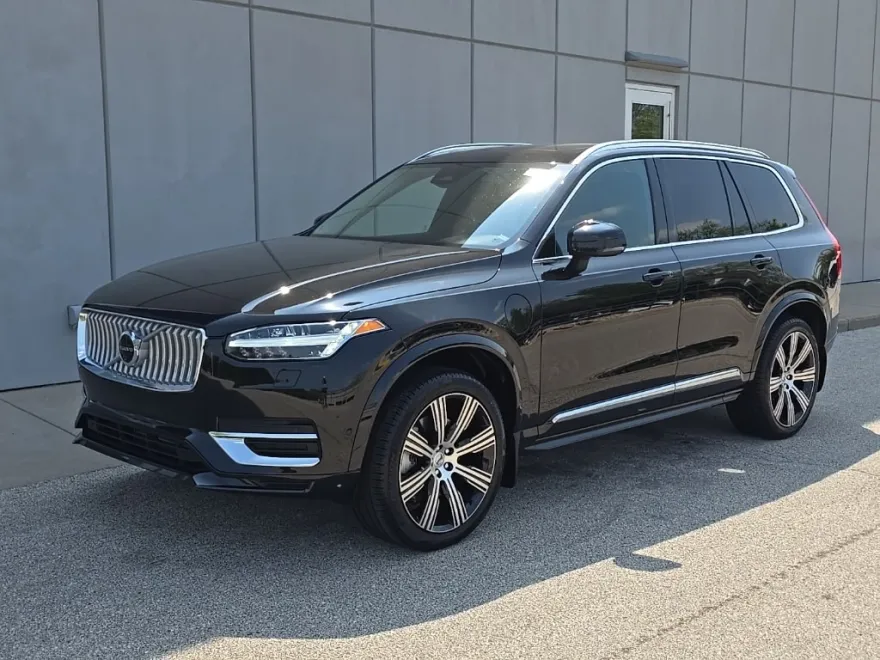 2025 Volvo XC90 T8 AWD Plus photo 1