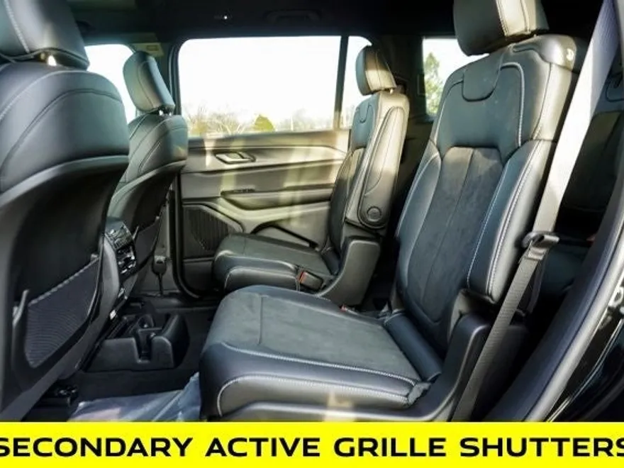 2025 Jeep Grand Cherokee Altitude photo 8