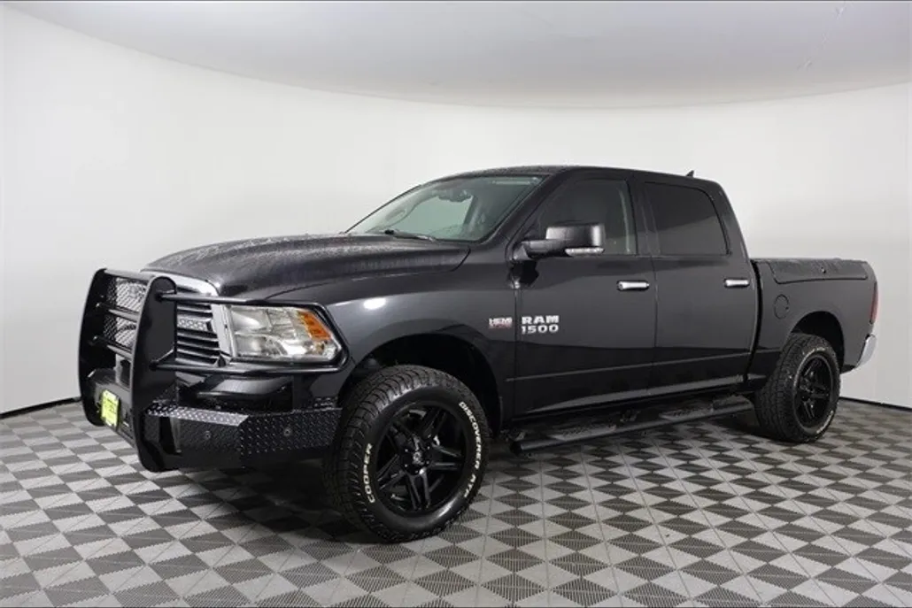 2017 Ram 1500 SLT photo 1