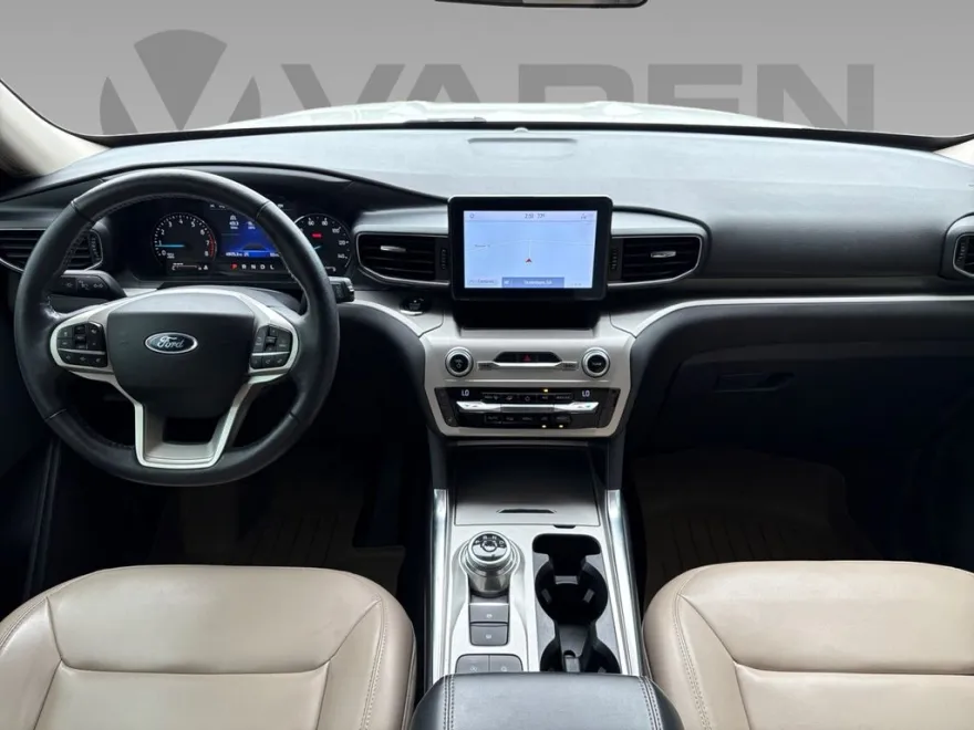 2021 Ford Explorer XLT photo 1