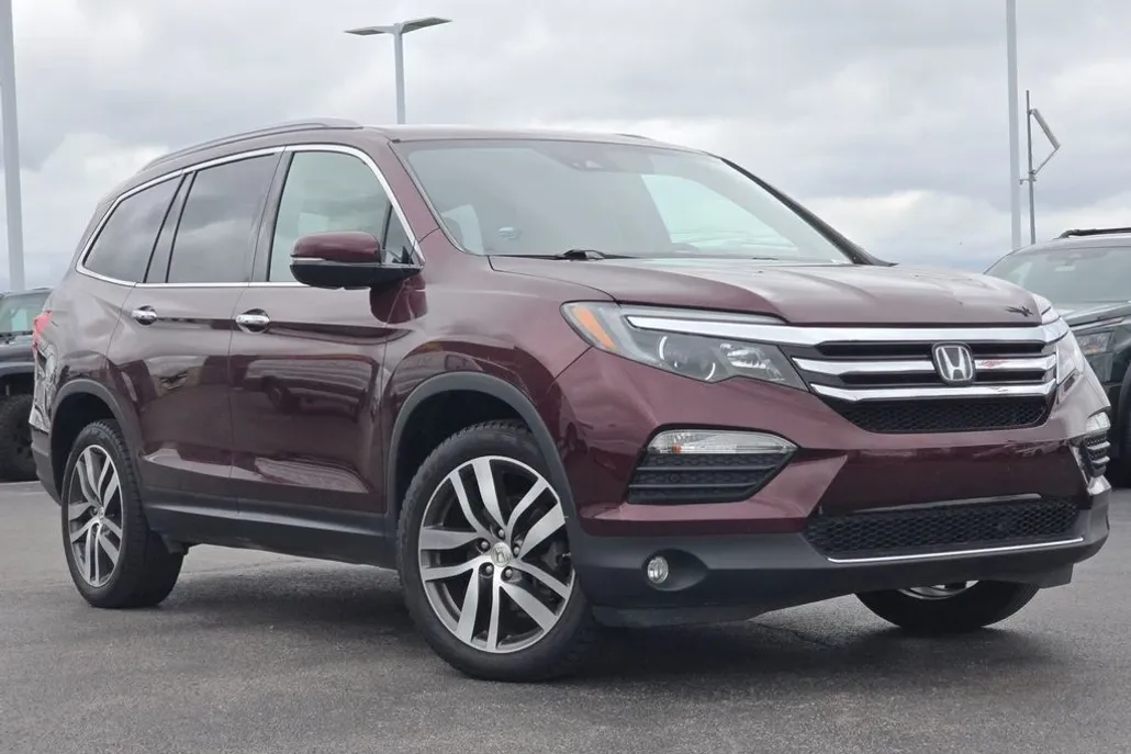 2017 Honda Pilot Elite photo 1