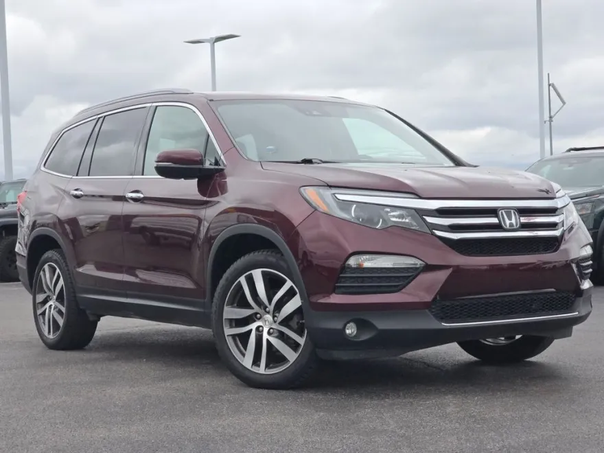 2017 Honda Pilot Elite photo 1