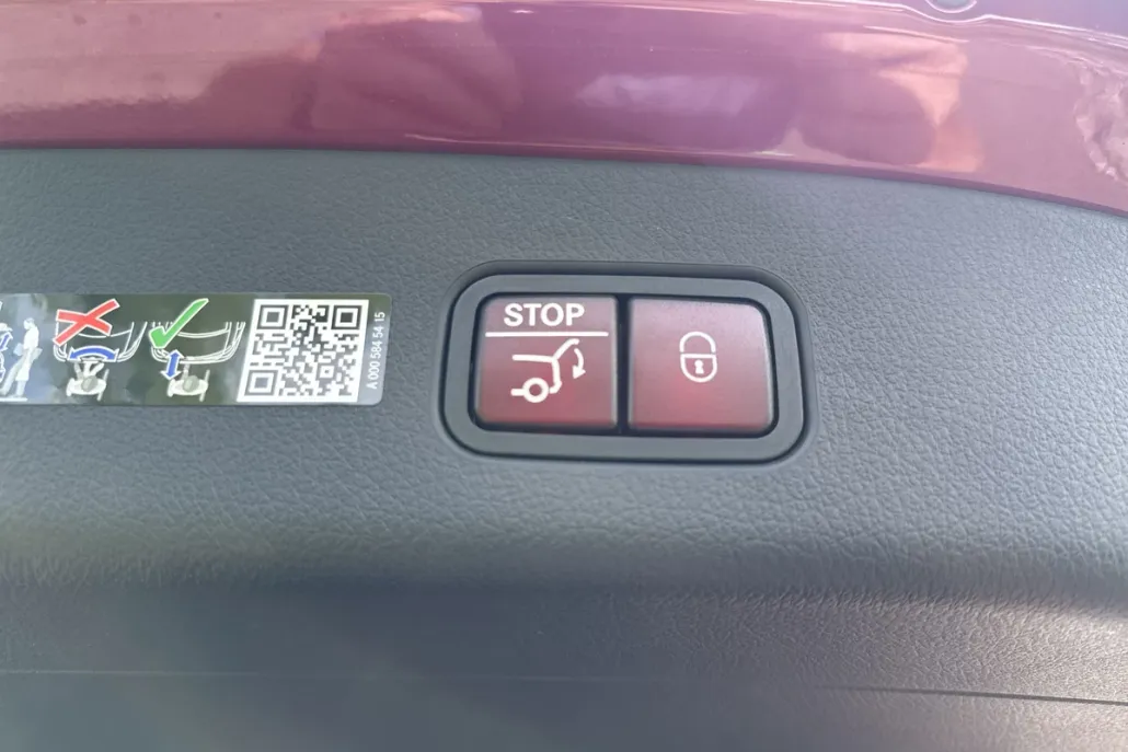 2025 Mercedes Benz GLC 300 4MATIC photo 1