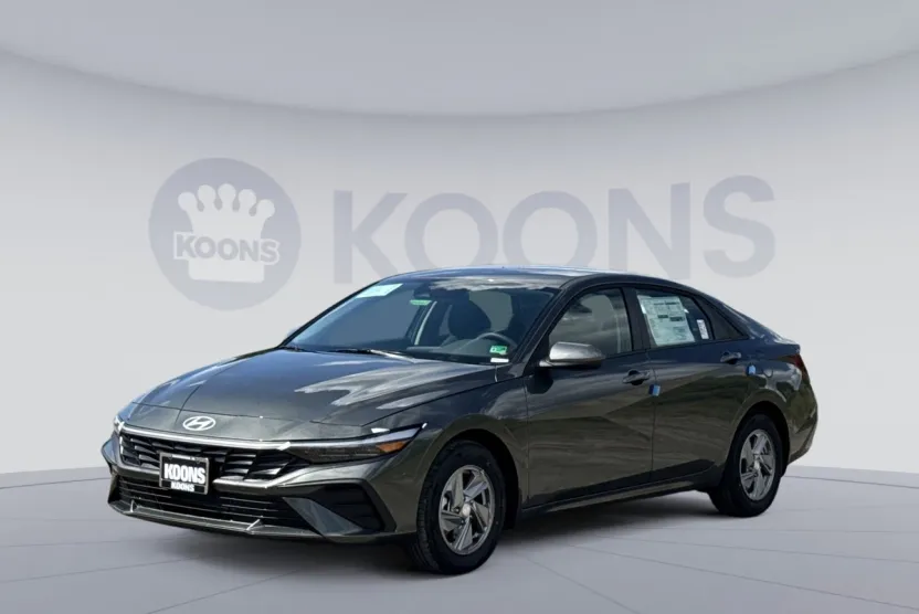 2025 Hyundai Elantra SE photo 1