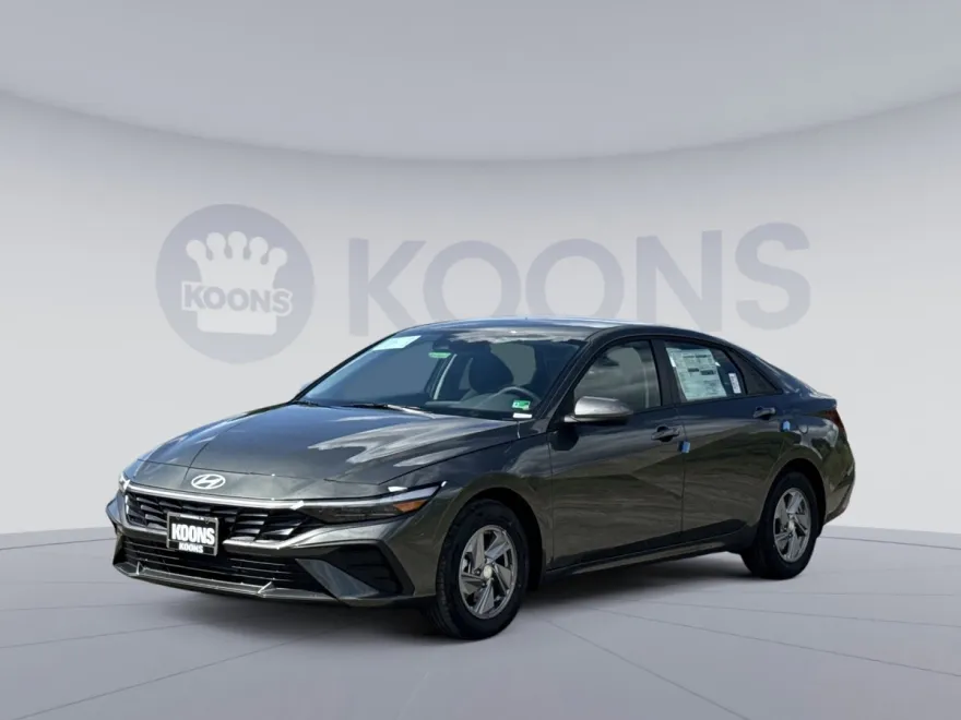 2025 Hyundai Elantra SE photo 1