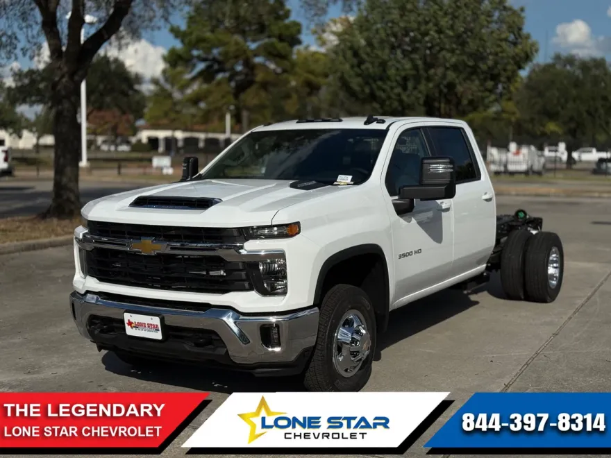 2026 Chevrolet Silverado 3500HD LT photo 1
