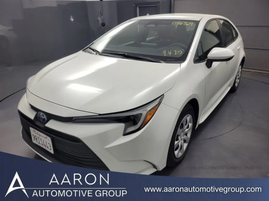 2025 Toyota Corolla Hybrid LE photo 1