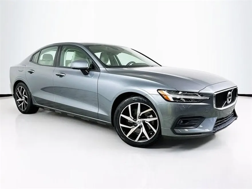 2020 Volvo S60 T5 Momentum photo 1