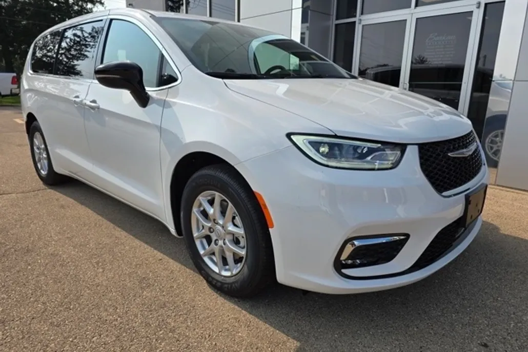 2026 Chrysler Pacifica photo 1