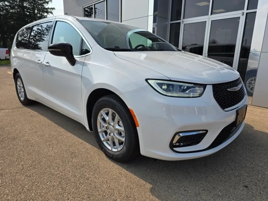 2026 Chrysler Pacifica photo 1