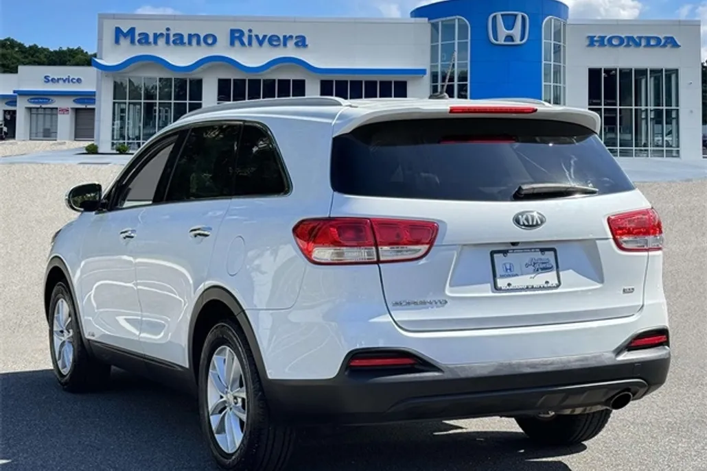 2016 Kia Sorento LX photo 1