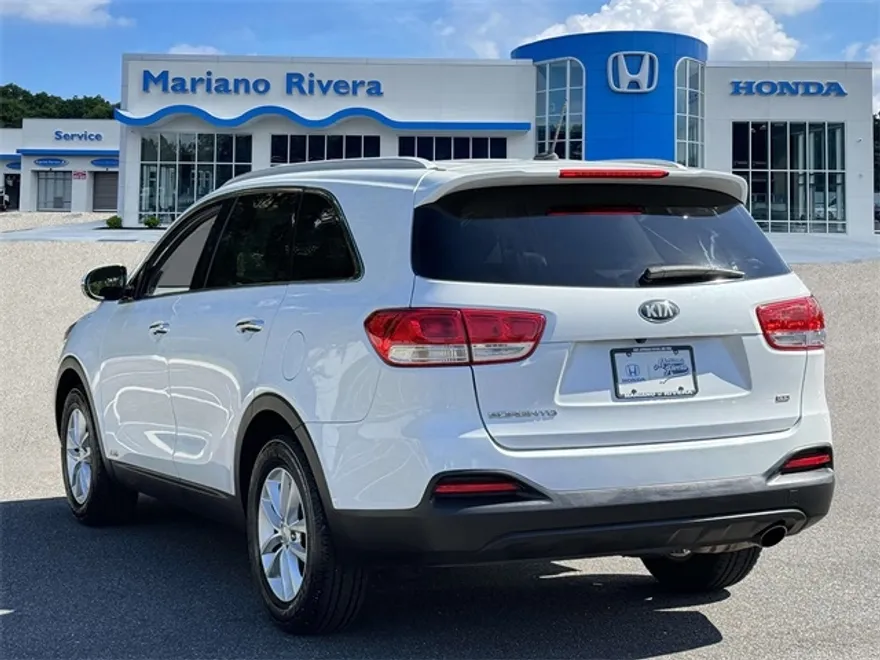 2016 Kia Sorento LX photo 1