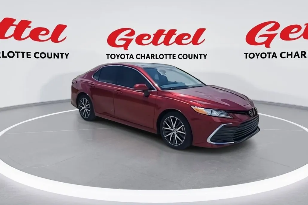 2022 Toyota Camry XLE photo 1