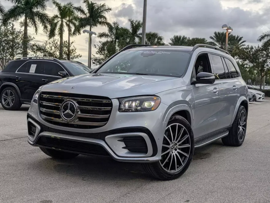 2025 Mercedes Benz GLS 450 4MATIC photo 1
