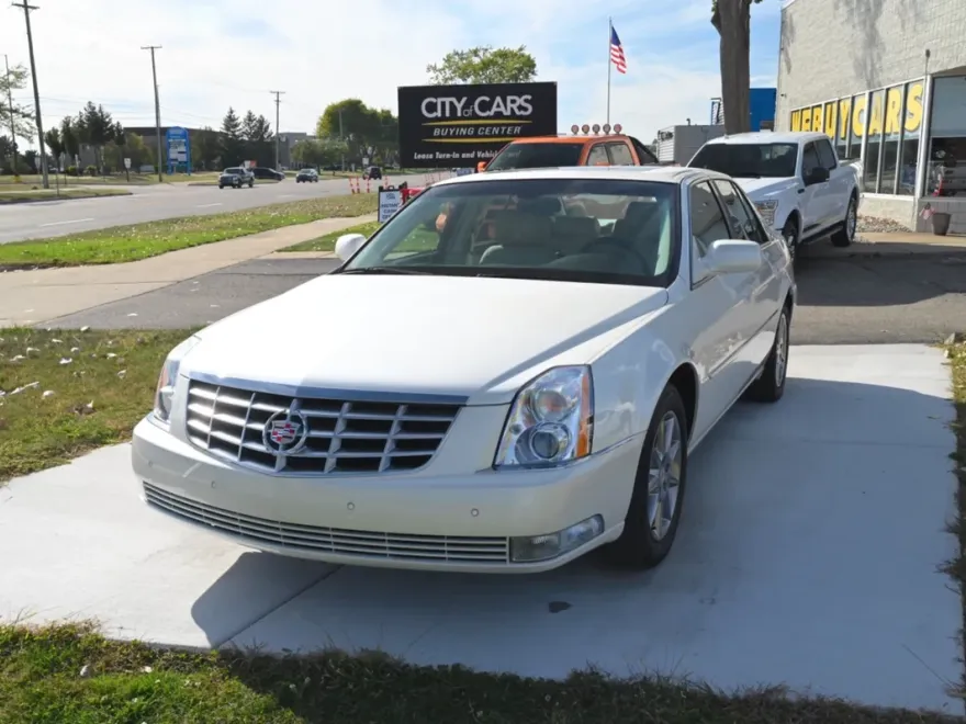 2011 Cadillac DTS Luxury photo 1