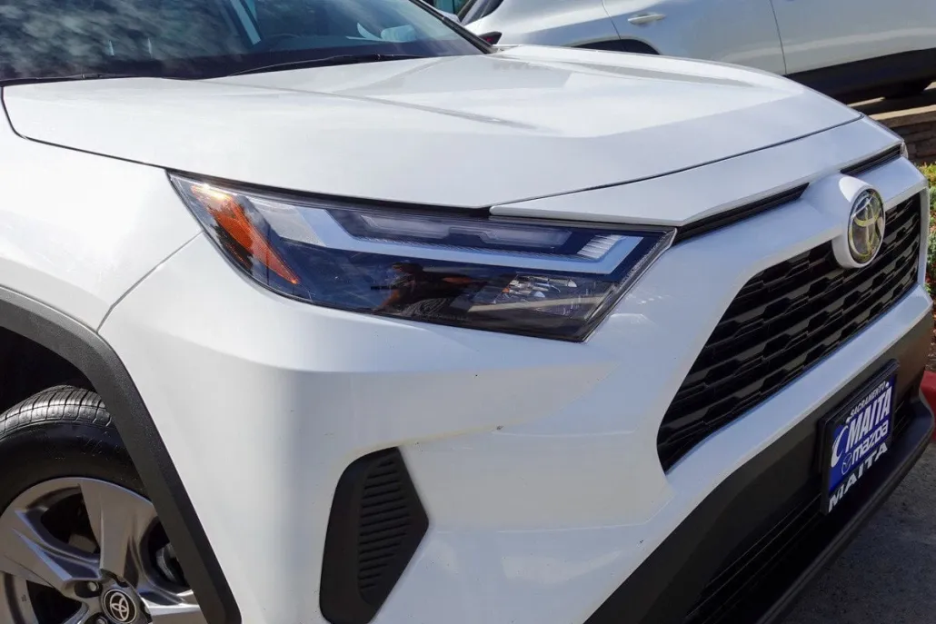 2024 Toyota RAV4 Hybrid XLE photo 1