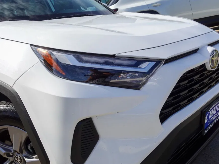 2024 Toyota RAV4 Hybrid XLE photo 1