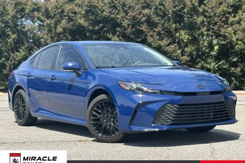 2025 Toyota Camry LE photo 1