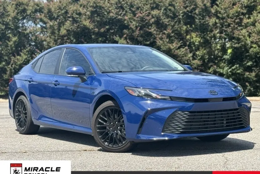 2025 Toyota Camry LE photo 1