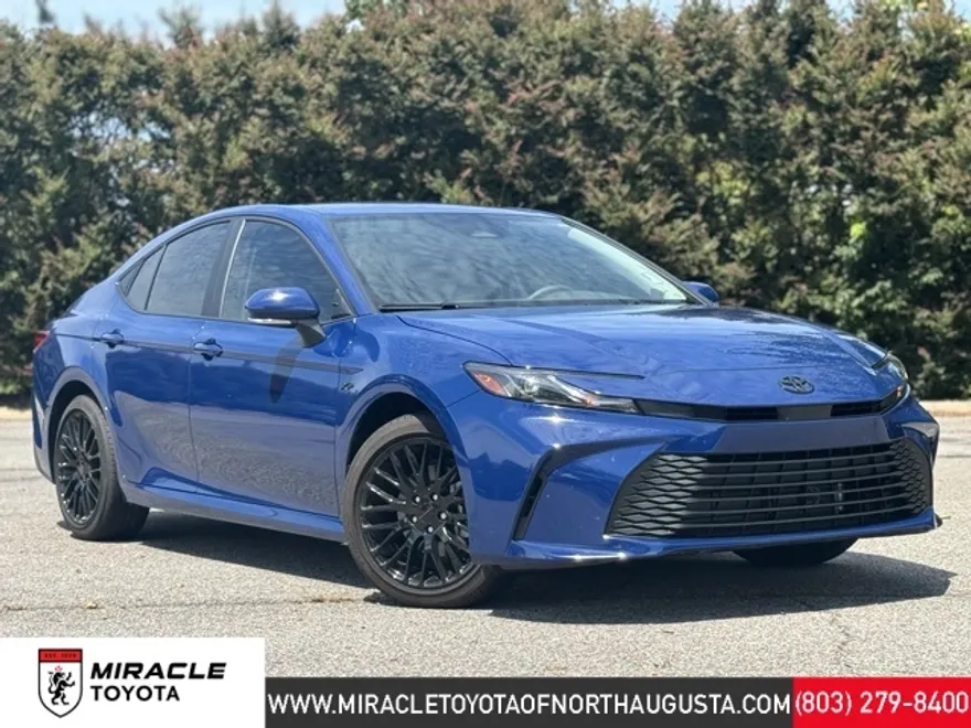 2025 Toyota Camry LE photo 1