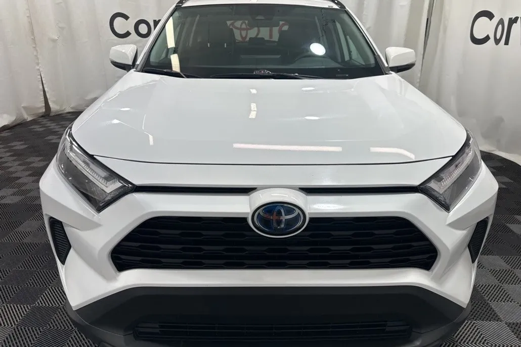 2024 Toyota RAV4 Hybrid XLE photo 1