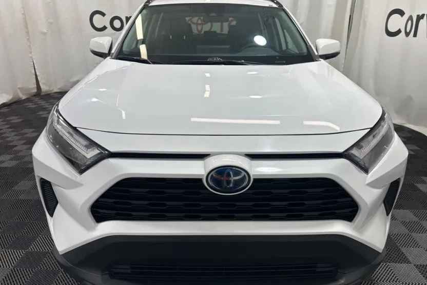 2024 Toyota RAV4 Hybrid XLE photo 1