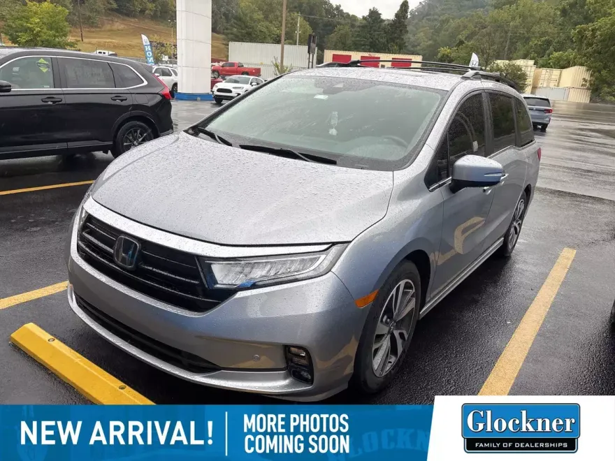 2024 Honda Odyssey Touring photo 1