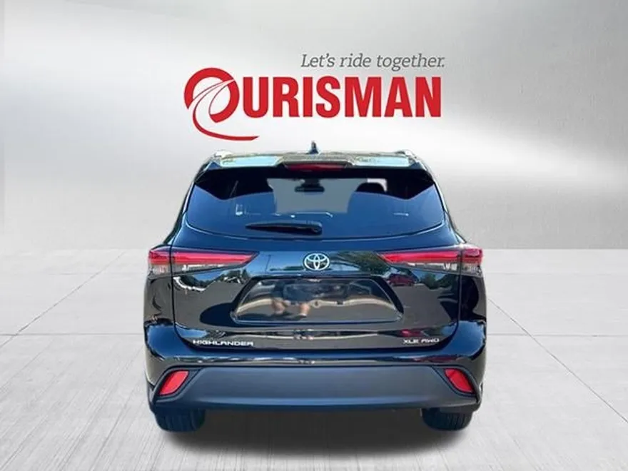 2023 Toyota Highlander XLE photo 1
