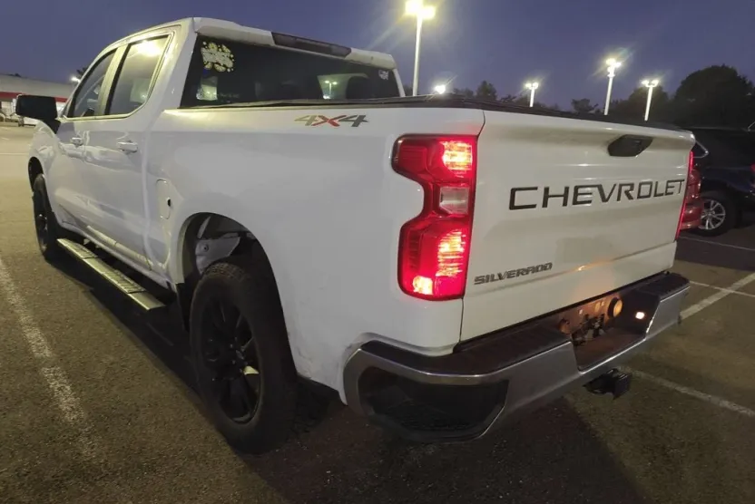 2020 Chevrolet Silverado 1500 LT photo 1