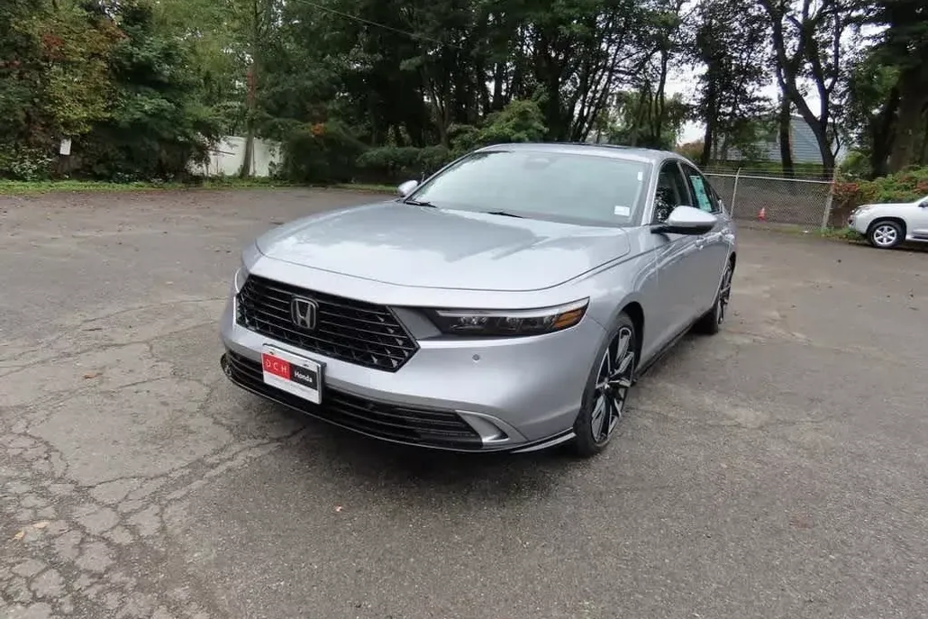 2025 Honda Accord Hybrid Touring photo 1